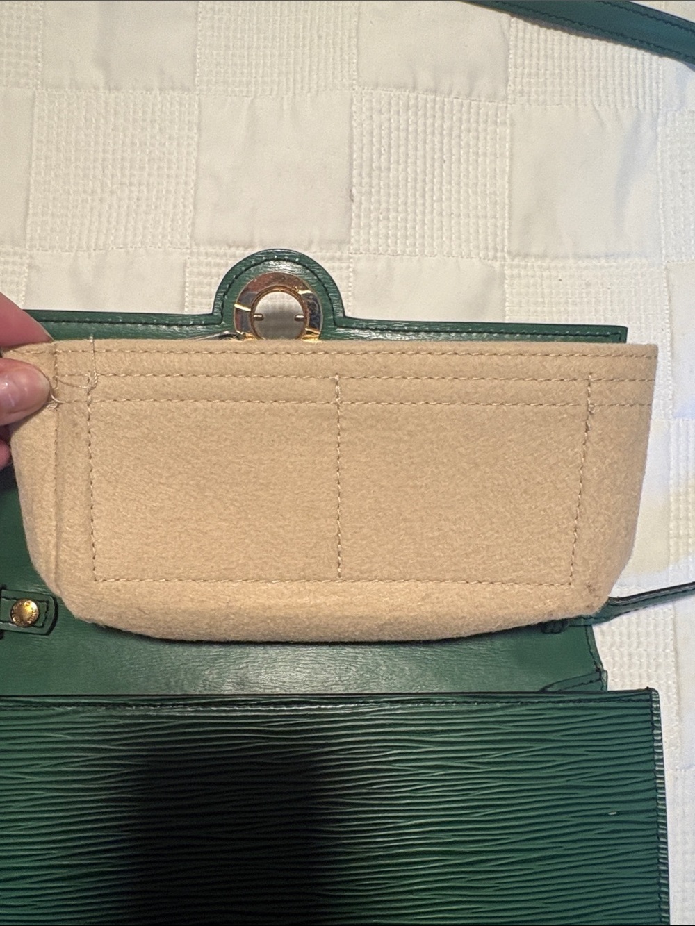 Louis Vuitton EPI Green Crossbody Bag with Gold Clasp. Comes with COA. In GUC - Picture 10 of 15